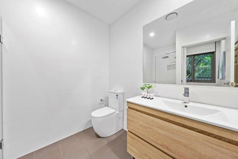 Rooftop 2 Bed Apt With Terrace At Newtown MHS - Australia Accommodation 2