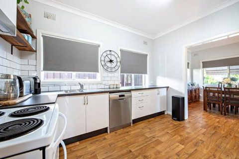 Rosewood Cottage - Stroll To Central, Cosy Escape - Australia Accommodation 1