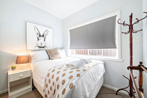Rosewood Cottage - Stroll To Central, Cosy Escape - Australia Accommodation 2
