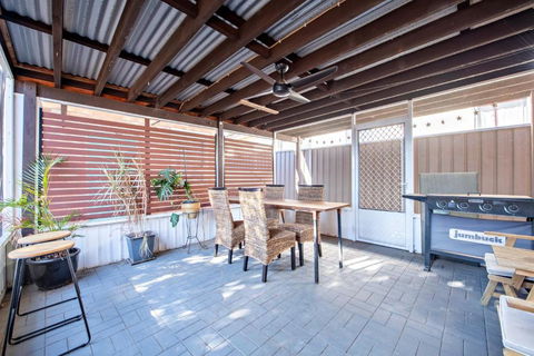 Rosewood Cottage - Stroll To Central, Cosy Escape - Australia Accommodation 3