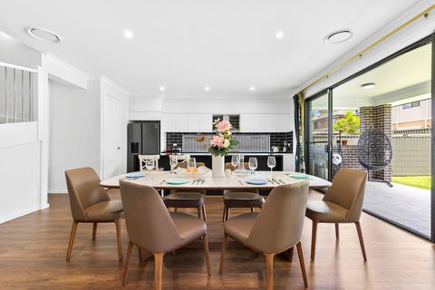 Rouse Hill Fancy 5bedrooms House - Australia Accommodation 0