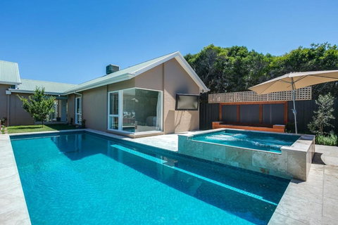 Royadie Resort - Pool Spa Tennis 500m To Beach - Australia Accommodation 2