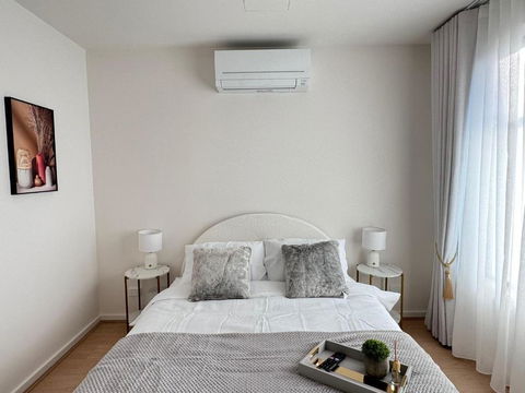 Royalty Living - Australia Accommodation 0