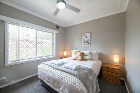 Roycox Cottage - Charming Escape, Fireplace - Australia Accommodation 1