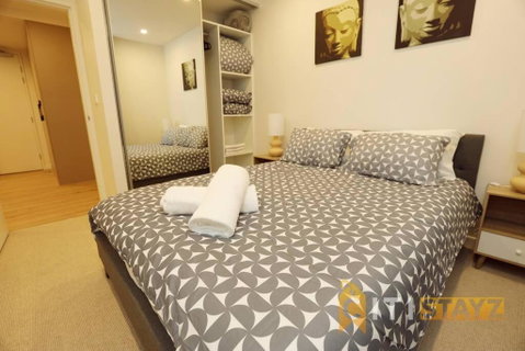 Ruby Red, 1Bd 1Bth Apt - Woden CBD - Australia Accommodation 1