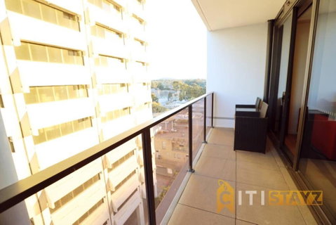 Ruby Red, 1Bd 1Bth Apt - Woden CBD - Australia Accommodation 2