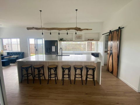 Rules Beach House QLD 4674- Opt 2 - 3BDR Unit, 2BR - Australia Accommodation 0