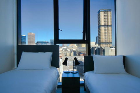 Rundle Retreat - 2BR Apartment With Stunning Views - Australia Accommodation 2
