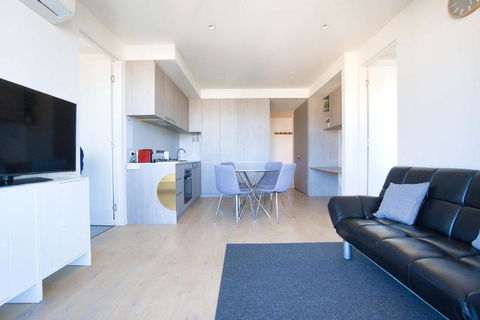 Rundle Retreat - 2BR Apartment With Stunning Views - Australia Accommodation 3