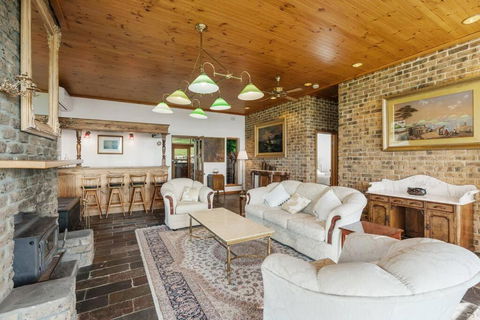 Rustic Cottage - Australia Accommodation 1