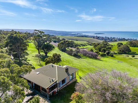 Rustic Cottage - Australia Accommodation 3
