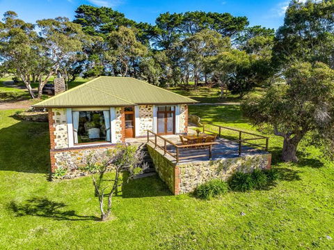 Rustic Cottage - Australia Accommodation 0