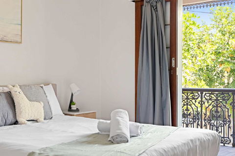 Rustic Queen Room In Glebe - Next To USYD - Shared Bathroom - Australia Accommodation 1