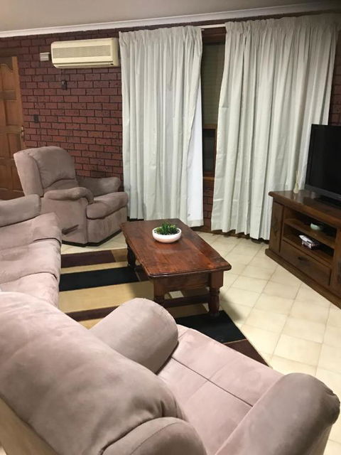 SA House - Australia Accommodation 3