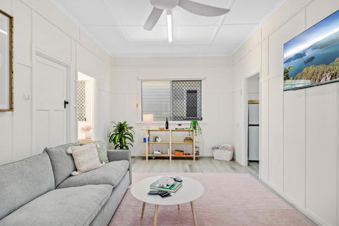 Sage Cottage! CBD Perfection! - Australia Accommodation 0