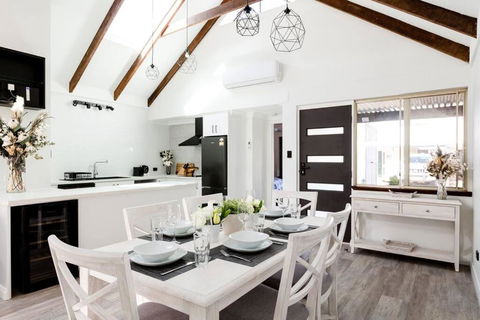 Salt & Pepper; Beautiful Town House In Margs! - Australia Accommodation 0