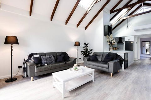 Salt & Pepper; Beautiful Town House In Margs! - Australia Accommodation 1