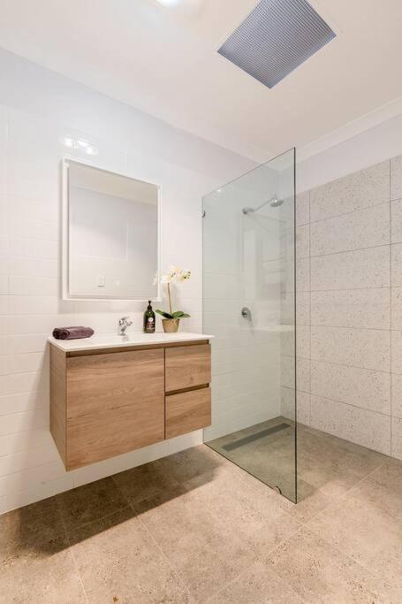 Salt & Pepper; Beautiful Town House In Margs! - Australia Accommodation 2
