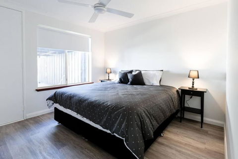 Salt & Pepper; Beautiful Town House In Margs! - Australia Accommodation 3