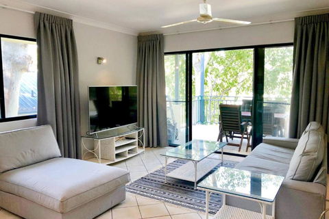 Salt & Sand - Tropical Oasis Footsteps To Beach - Australia Accommodation 1