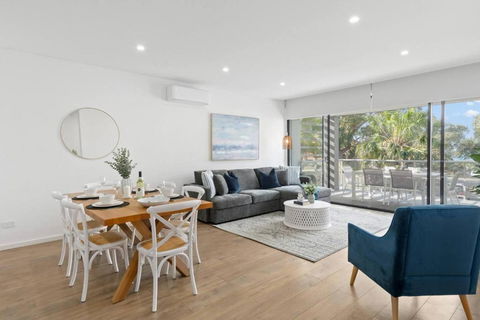 Saltwater Escape - Contemporary Seaside Stunner - Australia Accommodation 0
