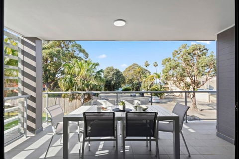 Saltwater Escape - Contemporary Seaside Stunner - Australia Accommodation 3