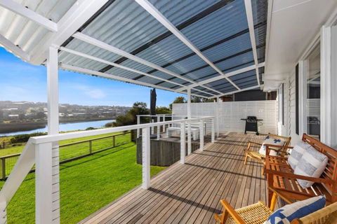 SALTWATER HOUSE - Opposite The Beach And Views Over The Lake! - Australia Accommodation 1