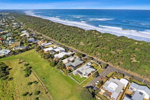 SALTWATER HOUSE - Opposite The Beach And Views Over The Lake! - Australia Accommodation 0