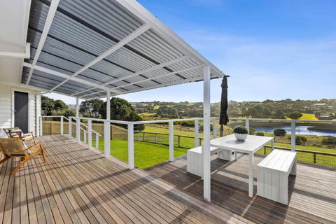 SALTWATER HOUSE - Opposite The Beach And Views Over The Lake! - Australia Accommodation 3