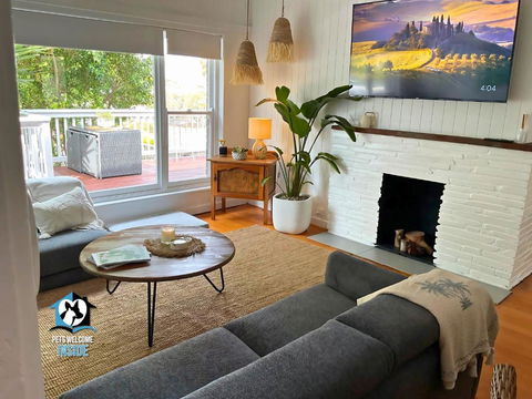 Saltwater Sunsets Seaside Haven With Ocean Views - Australia Accommodation 2