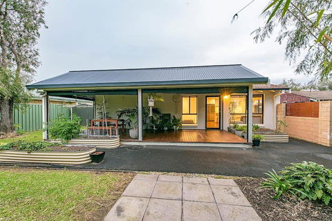 Salty - Australia Accommodation 0