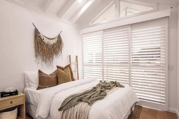 SALTY PALMS On HENLEY -THREE with Australia Accommodation