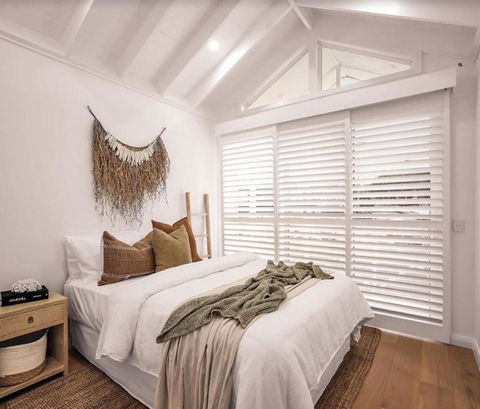 SALTY PALMS On HENLEY -THREE - Australia Accommodation 0
