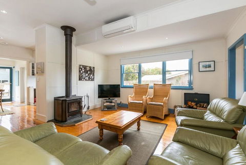 Sand Surf And Sunshine - Australia Accommodation 2