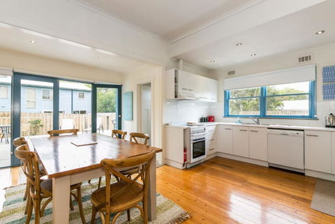 Sand Surf And Sunshine - Australia Accommodation 1