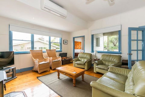 Sand Surf And Sunshine - Australia Accommodation 3