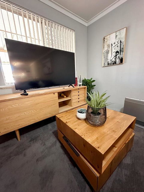 Rockingham Palace - Australia Accommodation 2