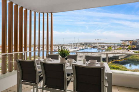 Sailview Escape - A Tranquil Marina Hideaway - Australia Accommodation 3