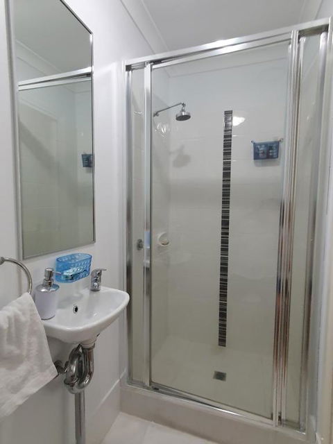 Sandalwood Guest Room - Australia Accommodation 3