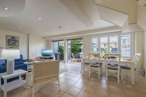 Sandcastles 4 -8 Ala Moana Way - Australia Accommodation 1