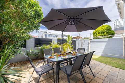 Sandcastles 4 -8 Ala Moana Way - Australia Accommodation 3