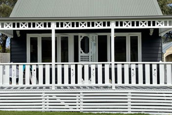 Sandpiper - Charming Beach Villa with Australia Accommodation