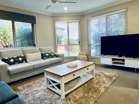 Sandstone Point Holiday Home - Australia Accommodation 0