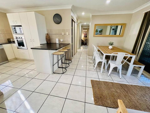 Sandstone Point Holiday Home - Australia Accommodation 1