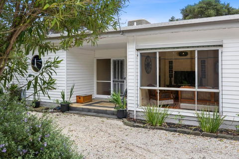 SANDY ANN At Lonnie - Australia Accommodation 1