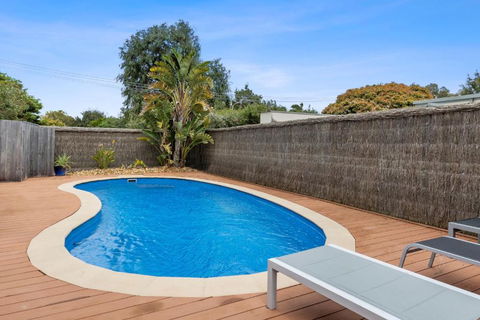 SANDY ANN At Lonnie - Australia Accommodation 0