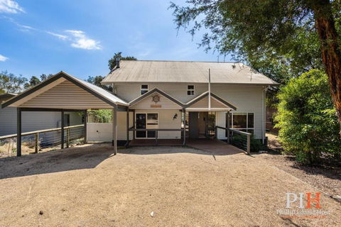 Sandy Bay Getaway W Spa 4 Bdr - Australia Accommodation 3
