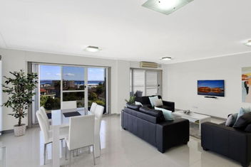 Sandy Cove Apartment The Entrance 45 with Australia Accommodation