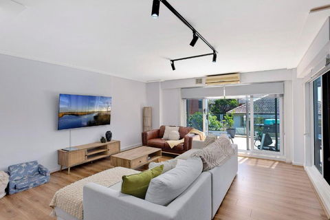 Sandy Cove Apartment The Entrance 8 - Australia Accommodation 1