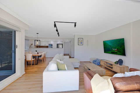 Sandy Cove Apartment The Entrance 8 - Australia Accommodation 2